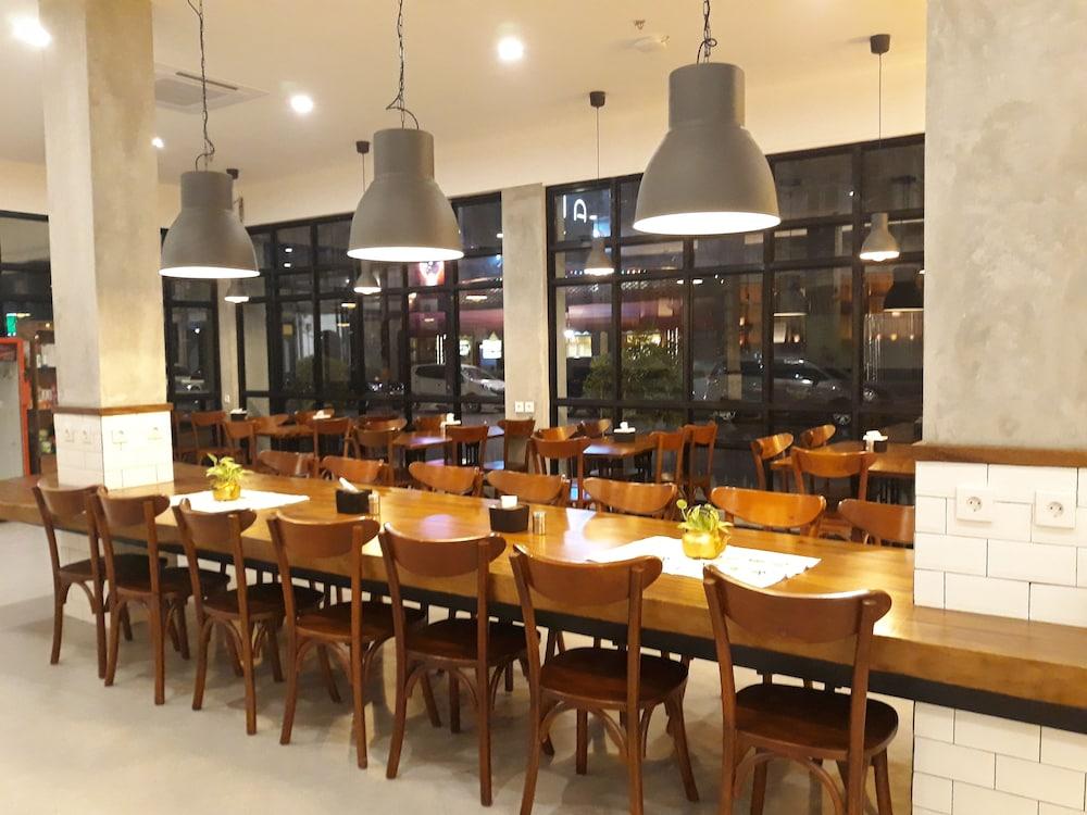 מדאן Kama Hotel מראה חיצוני תמונה